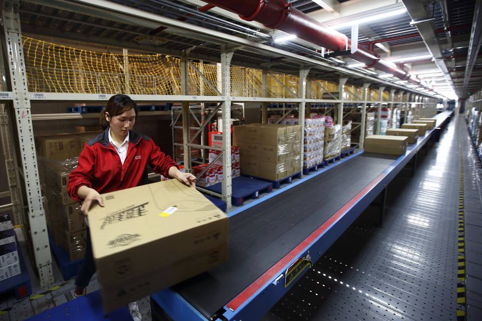 Разница между доставкой посылок и грузов в Украину